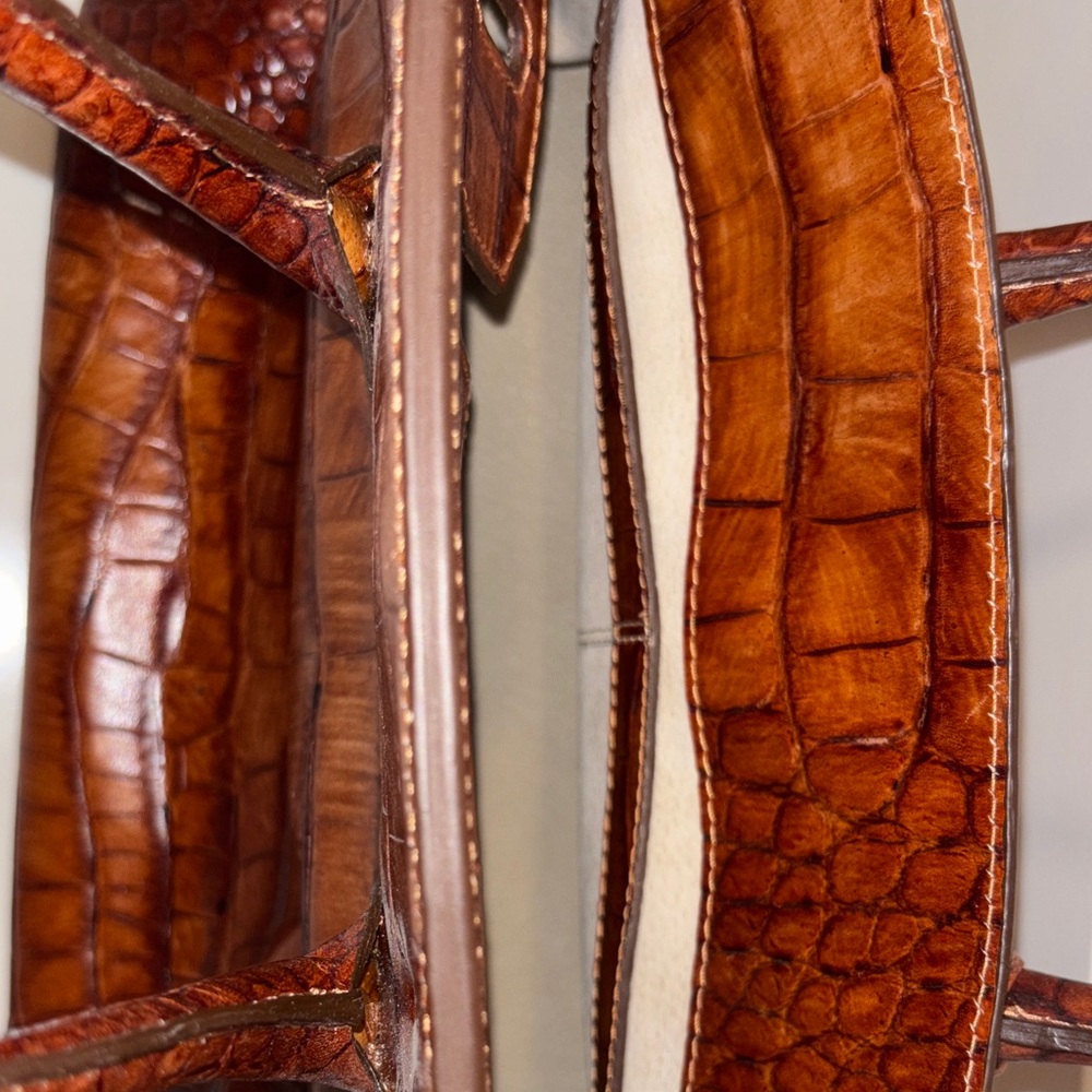 Sophisticated Brown Crocodile Leather Handbag - Picture 6 of 15